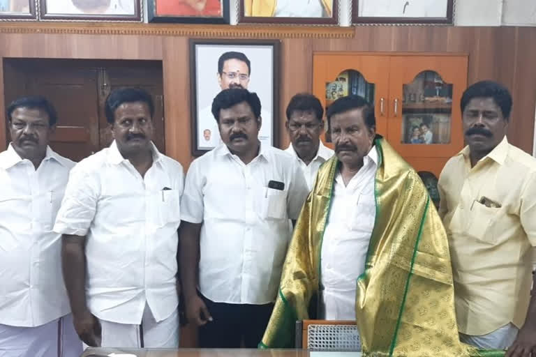 லால்குடி சட்டப்பேரவைத் தொகுதி சமக வேட்பாளர் திடீரென திமுகவில் இணைந்தார்