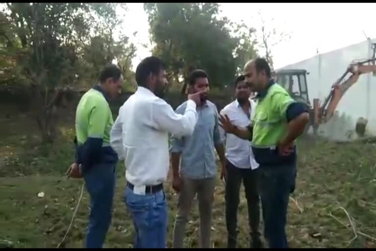 dispute-between-naib-tehsildar-and-balco-management-during-removal-of-encroachment-in-korba