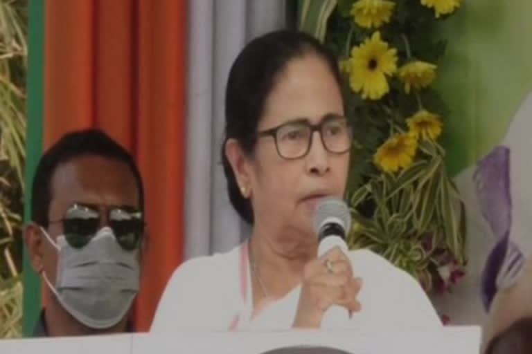 Mamata accuses BJP  Mamata on BJP  Mamata at Bankura  West Bengal polls  West Bengal election campaign  TMC vs BJP  பங்குரா  மம்தா பானர்ஜி  15 லட்சம்  பாஜக