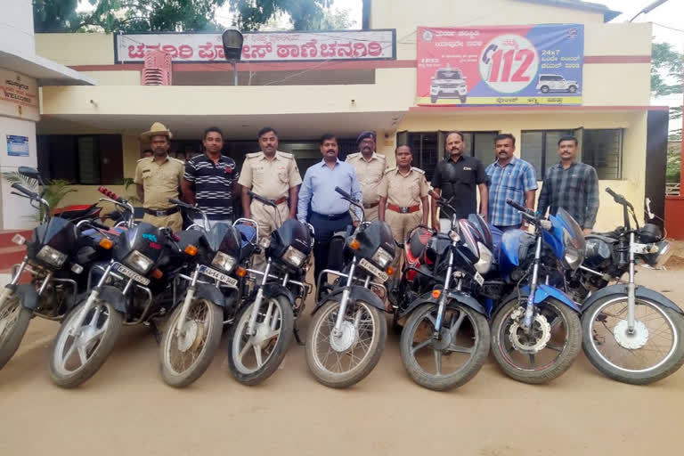 Inter district bike thieves, Inter district bike thieves arrest, Inter district bike thieves arrest in Davanagere, Davanagere crime news, ಅಂತರ್ ಜಿಲ್ಲಾ ಬೈಕ್ ‌ಕಳ್ಳರು, ಅಂತರ್ ಜಿಲ್ಲಾ ಬೈಕ್‌ಕಳ್ಳರ ಬಂಧನ, ದಾವಣಗೆರೆಯಲ್ಲಿ ಅಂತರ್ ಜಿಲ್ಲಾ ಬೈಕ್‌ಕಳ್ಳರ ಬಂಧನ, ದಾವಣಗೆರೆ ಅಪರಾಧ ಸುದ್ದಿ,