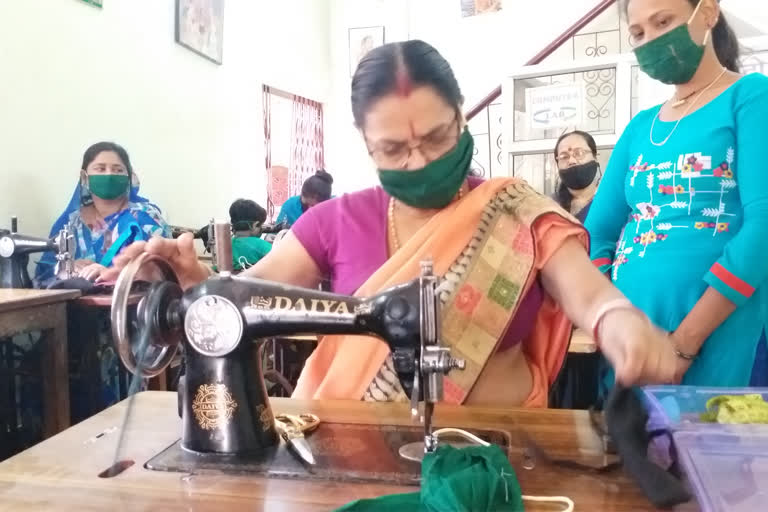 anju-roy-known-as-mask-wali-didi-in-bastar