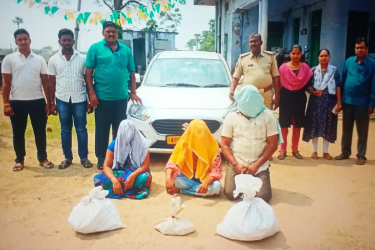 ఏపీలో తెలంగాణ మద్యం పట్టివేత.. 140 బాటిళ్లు స్వాధీనం