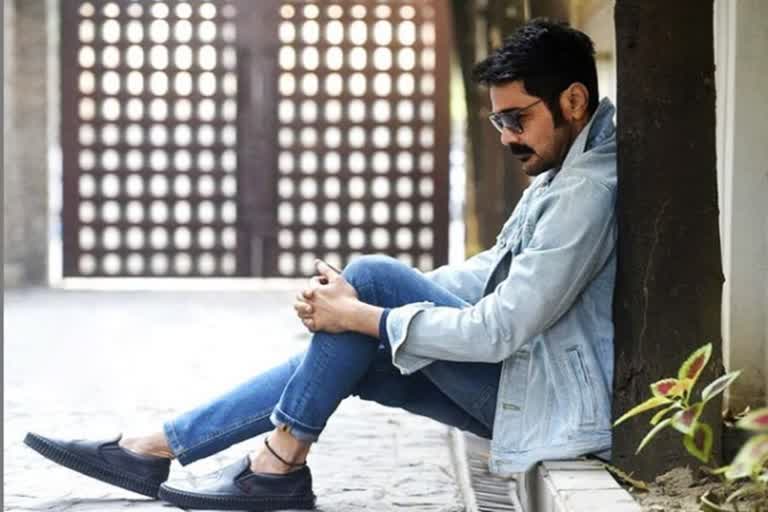 prosenjit chatterjee in new look, নতুন লুকে প্রসেনজিৎ