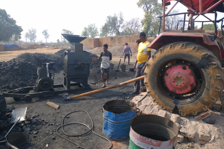 Worker caught in coal breaking machine in Latehar, died on the spot