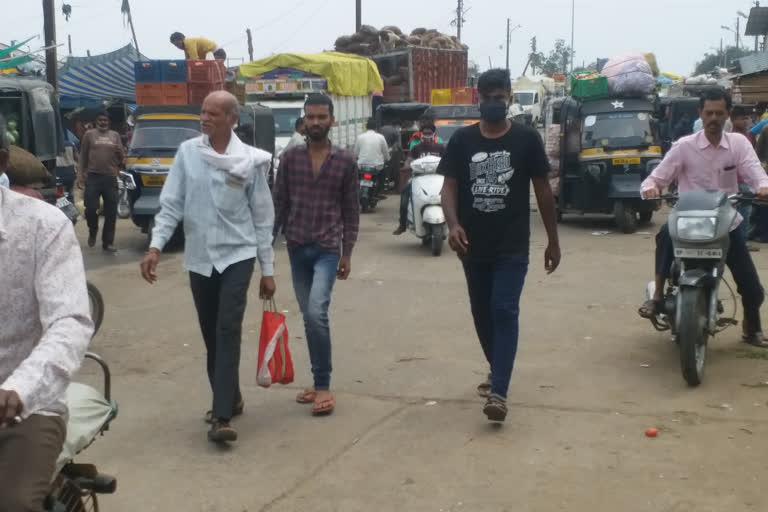 Chhindwara: Heavy negligence in vegetable market, no fear of corona among people