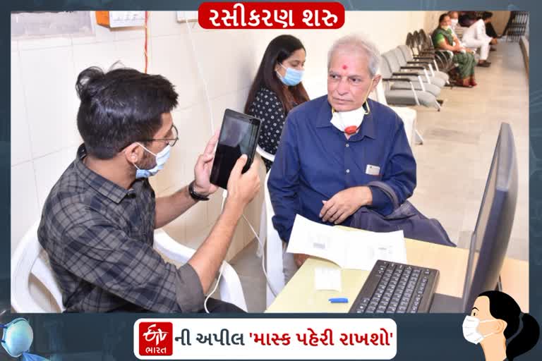 રસી લઈને લોકો કોવિડ-19 સામે બન્યાં સુરક્ષિત