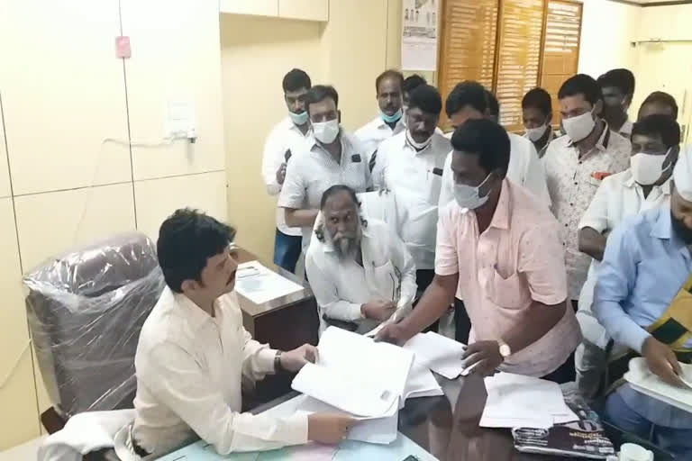 sangareddy MLA Jagga Reddy meet collector hanumantha rao to solve problems in his  constituency