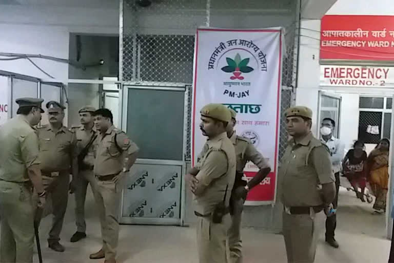 सुलतानपुर में पलटी पुलिस की गाड़ी, दारोगा और कांस्टेबल घायल