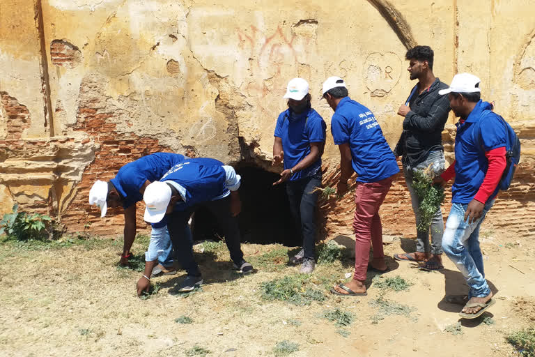 Devanahalli Historical Fort cleaning work done by students