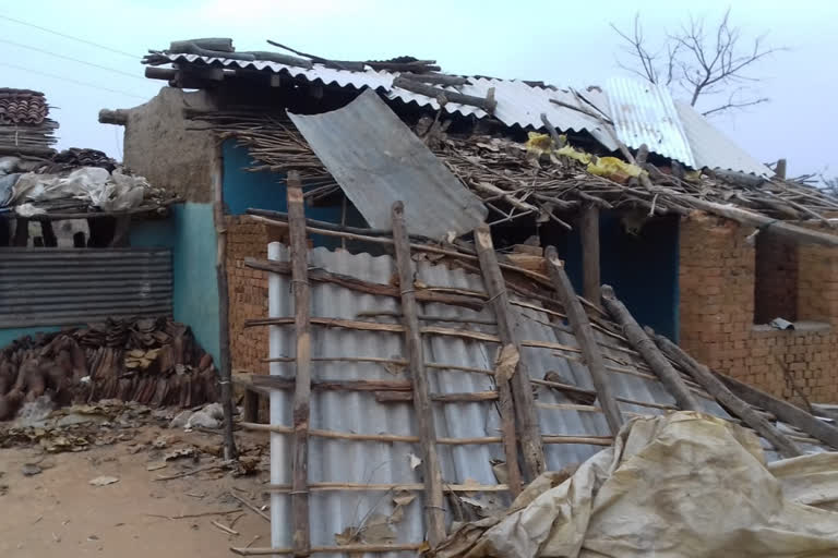 Houses damaged due to storm in Koriya