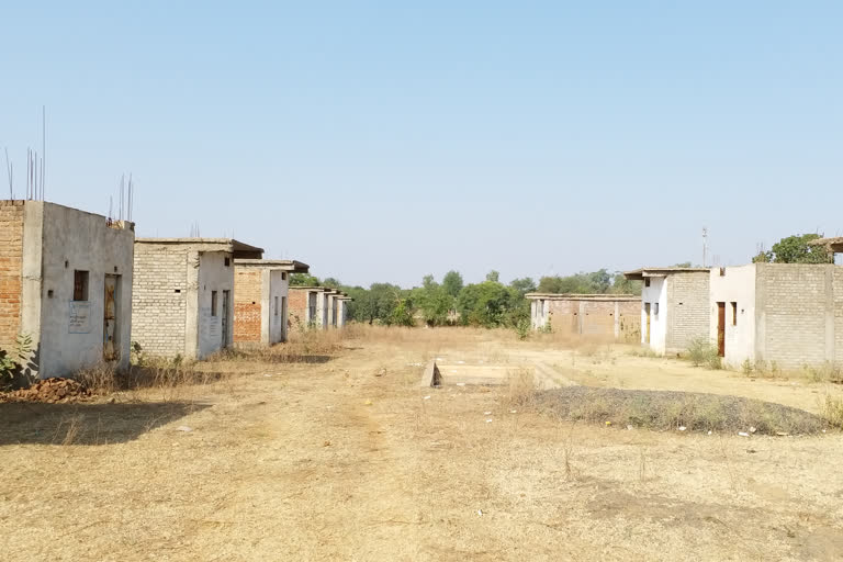 39 houses are lying vacant in guna