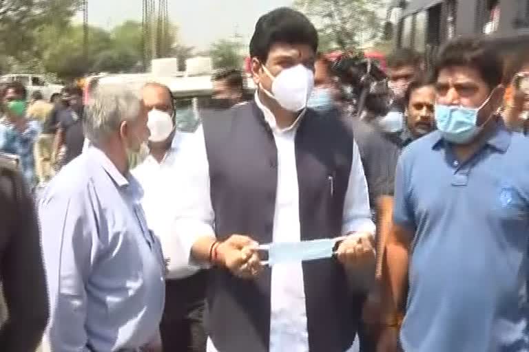 Transport minister wore masks to people