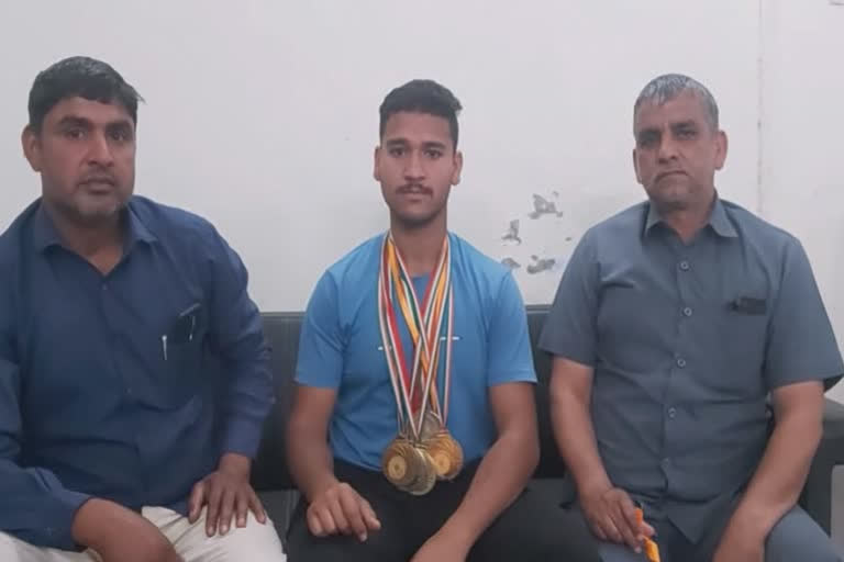 dheeraj from palwal won 3 medals in power lifting competition in jammu