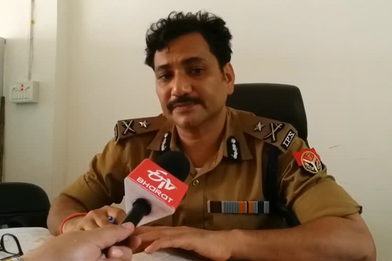 ट्रैफिक पुलिस सिपाही