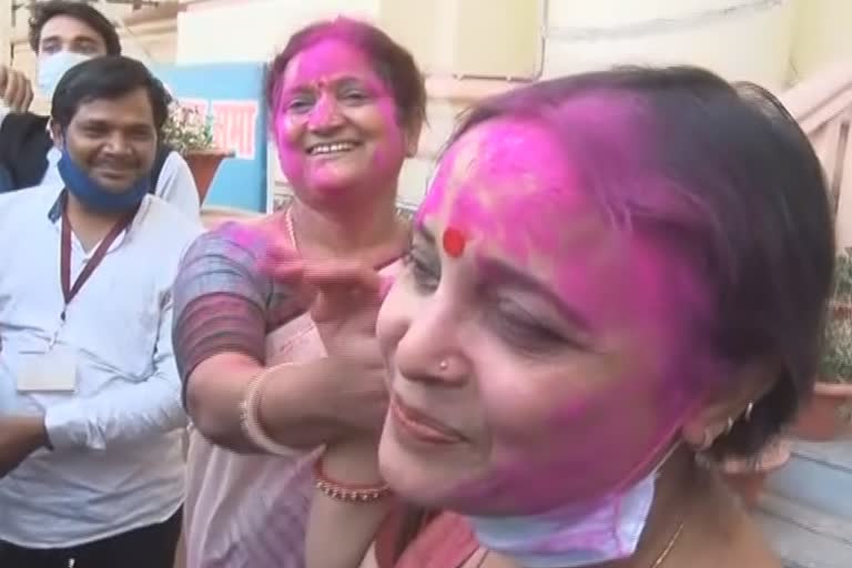 holi celebration in bihar assembly