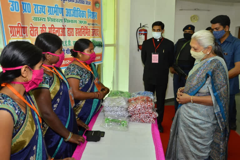 governor anandiben patel reached kannauj