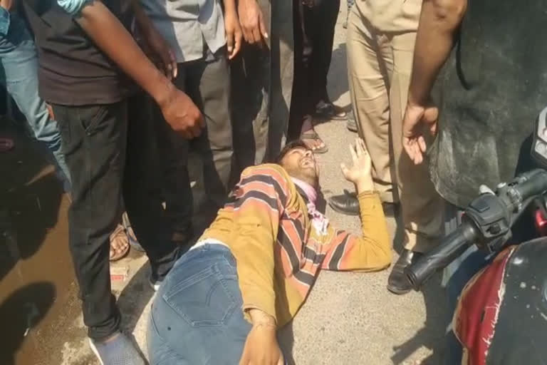 One person seviour injured in Road accident at old city  in bahadurpura ps  limits in hyderabad