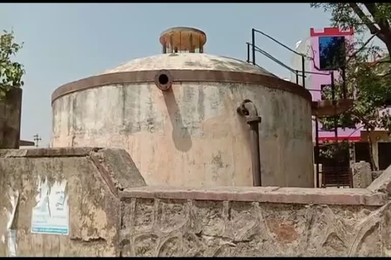 टैंकरों से पानी मंगवाना पड़ रहा, No connection with water supply department, kota news