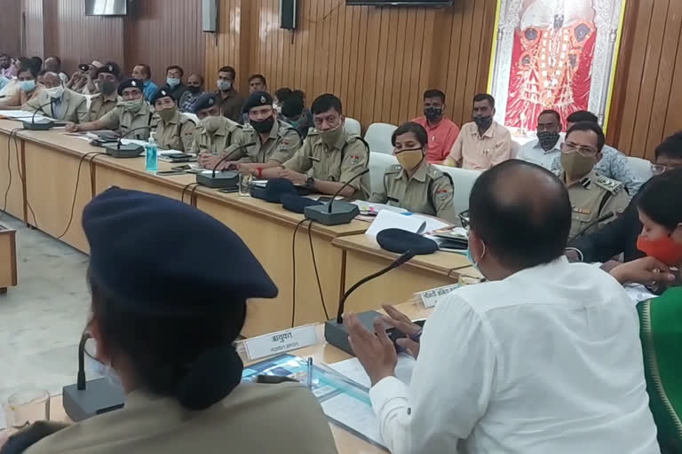 Garhwal commissioner took a meeting regarding Chardham Yatra