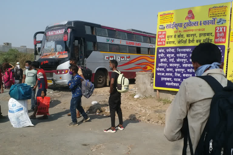 Migrant workers fleeing Surat because of rumour