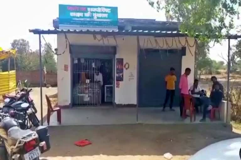 theft in a wine shop in hazaribag