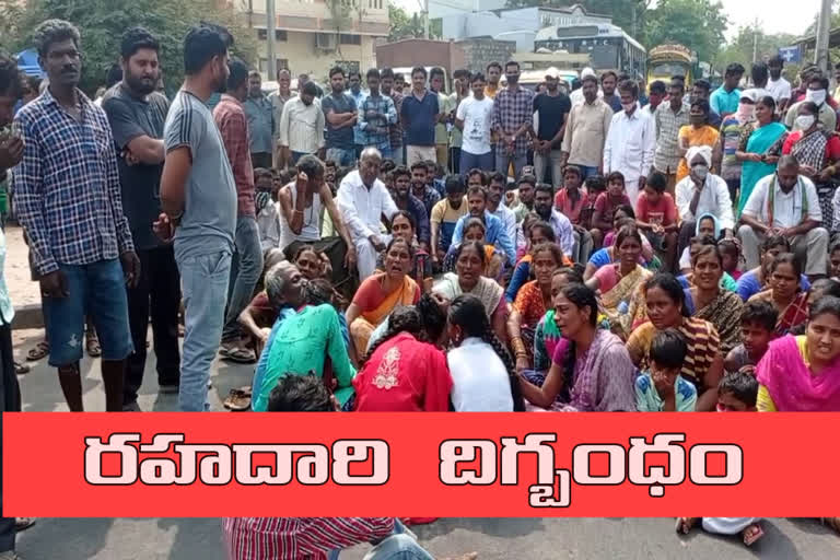 people-blocked-the-main-road-in-madikonda-village-in-warangal-urban-district