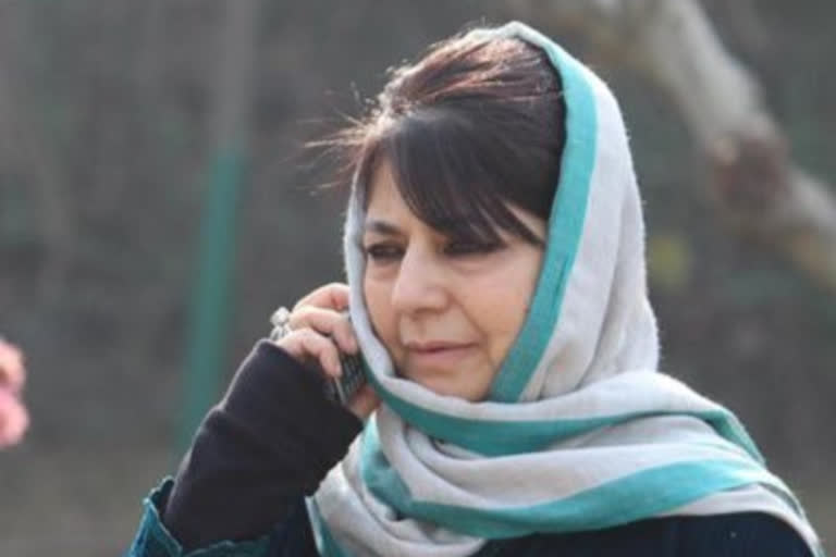 Mehbooba appears before ED Mehbooba Mufti Mehbooba Mufti in money laundering case PDP leader Mehbooba Mufti பணமோசடி மெகபூபா முப்தி ஆஜர் அமலாக்கத்துறை