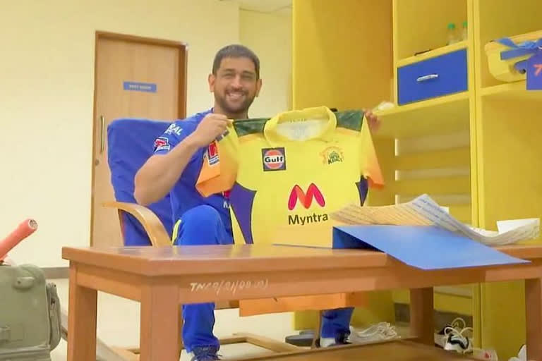 Jadeja posts cheeky comment as MS Dhoni unveils CSK's jersey