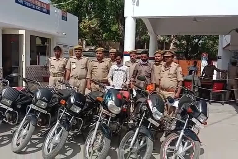 चोरी की सात मोटरसाइकिलों के साथ दो गिरफ्तार