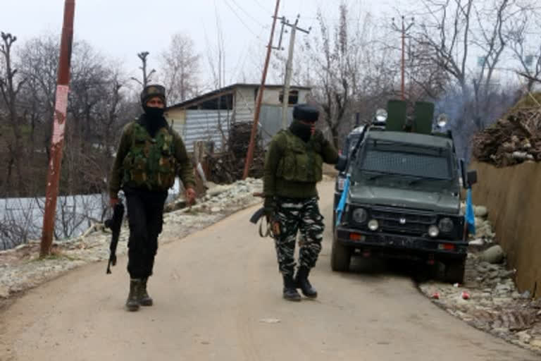 Two CRPF troopers killed in militant attack in Lawaypora, Srinagar