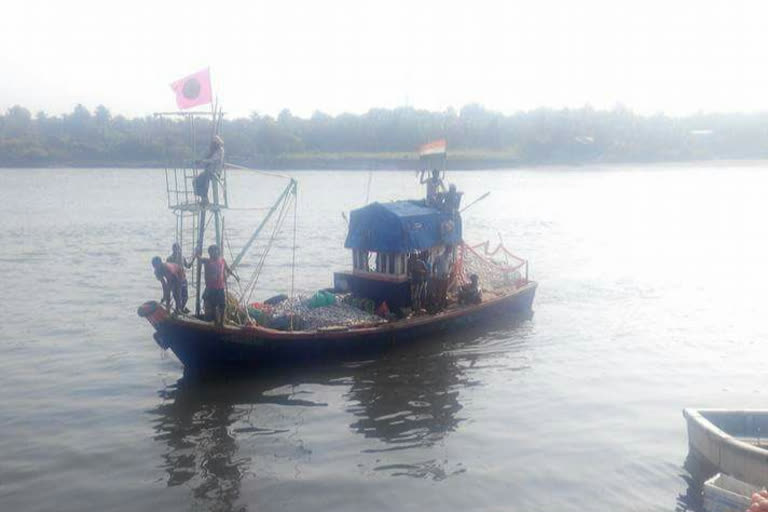 Demand for action on purse seine net fishing boat