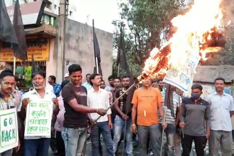 bengal-election-2021-tmc-workers-showing-black-flag-to-durgapur-purba-assembly-candidate-diptanshu-chowdhari