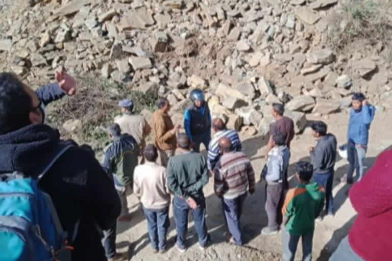 Villagers in Maikhanda blocked National Highway Gaurikund