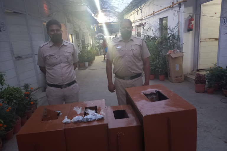 Delhi Police detained two minors in case of theft from temple in Neb Sarai