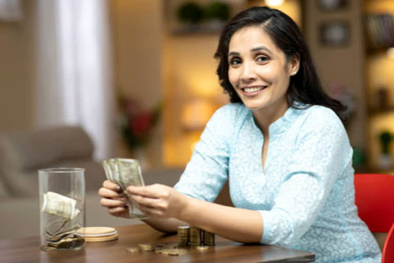 woman financial investing