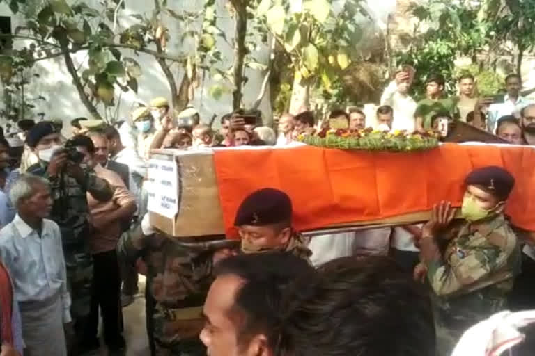 शहीद जवान का शव पहुंचा पैतृक गांव, राजकीय सम्मान के साथ अंतिम संस्कार