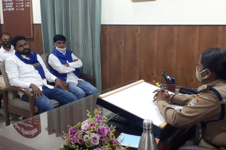 Bhim Army met SSP to justice for Dalit girl