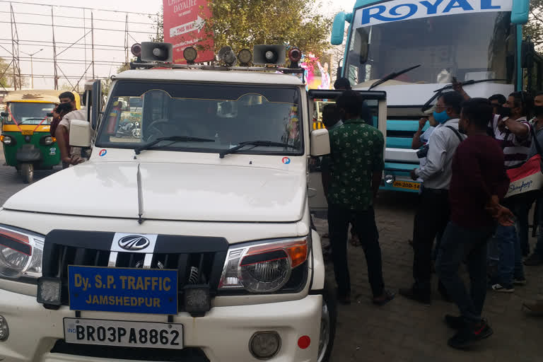 traffic police action on bus owners in Jamshedpur