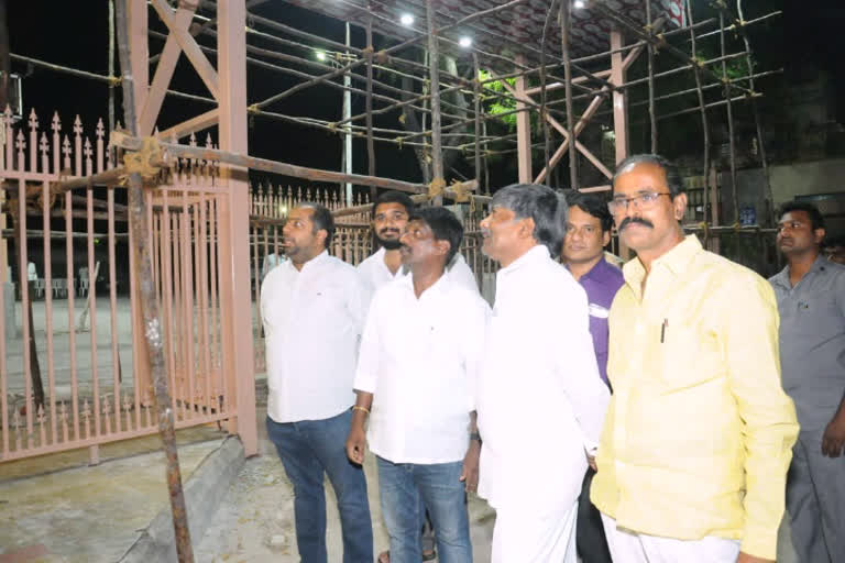 Padmarao Gowda inspecting the new camp office