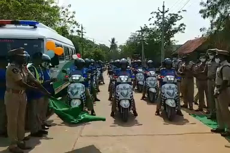 sp anburajan launches disa vehicles in kadapa