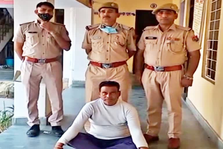 alwar news  thugi in alwar  फर्जी फर्म  पैसे दोगुने करने का मामला  अलवर में ठगी  अलवर में क्राइम  thug arrested for doubling money  opening fake firm