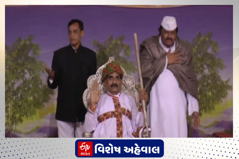 રંગમંચે વિશ્વને નાનાં-મોટાથી લઈને નામી-અનામી અને ખ્યાતનામ કલાકારોની ભેટ આપી છે