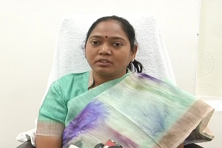 హోంమంత్రి సుచరిత