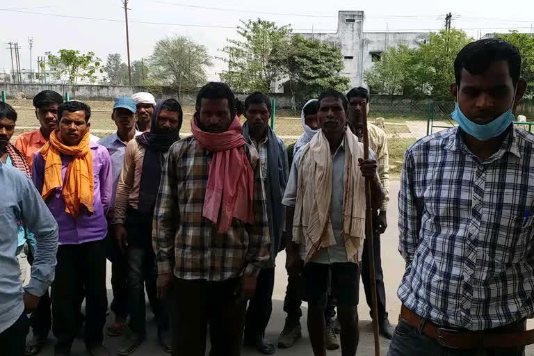 village-transformers-burnt-for-2-months-farmers-pleaded-with-collector