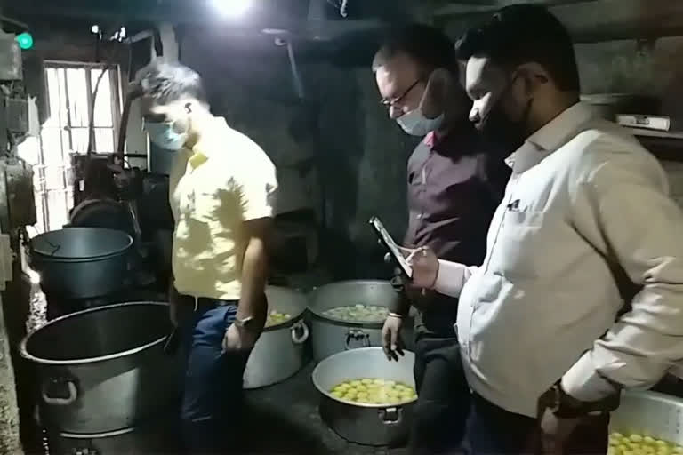 SDM raid on sweet shops in Deoghar