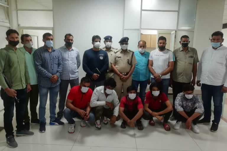 25 lakh rupees and gold robbery case 5 accused arrested in hisar