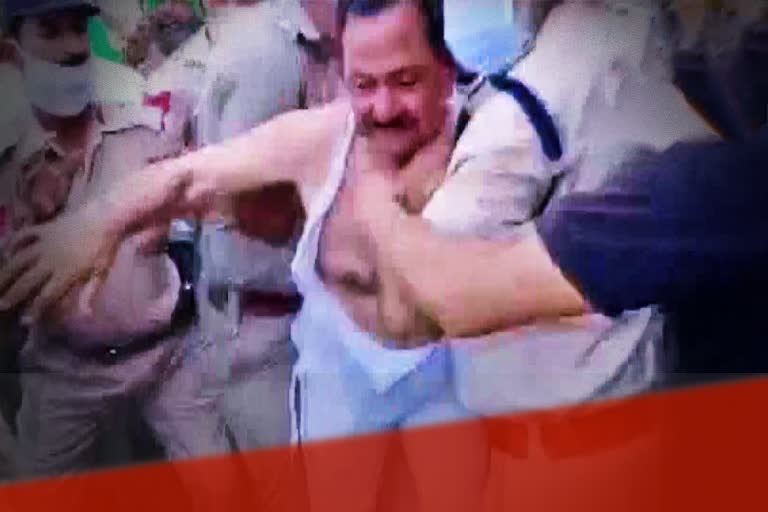 Farmers beaten BJP MLA arun narang in Punjab