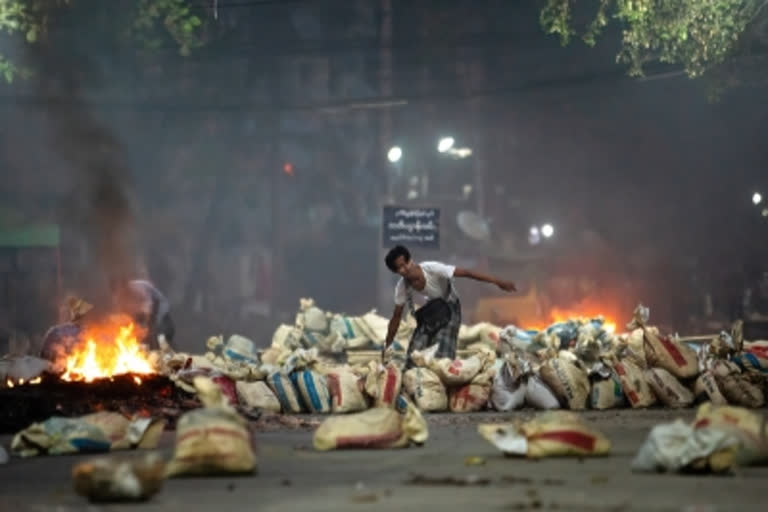 ম্যানমাৰৰ হিংসাত্মক ঘটনাক গৰিহণা ১২ খন দেশৰ প্ৰতিৰক্ষা মুৰব্বীৰ