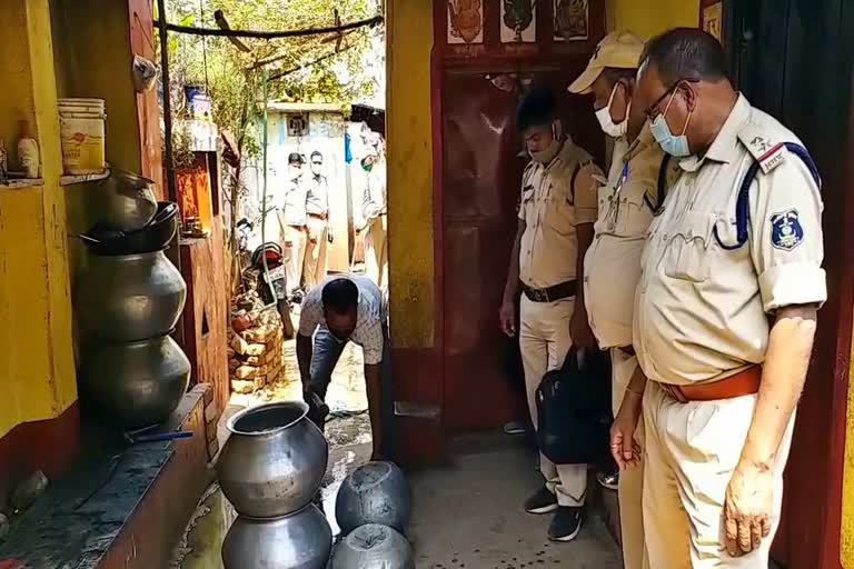 illegal liquor traders in jashpur