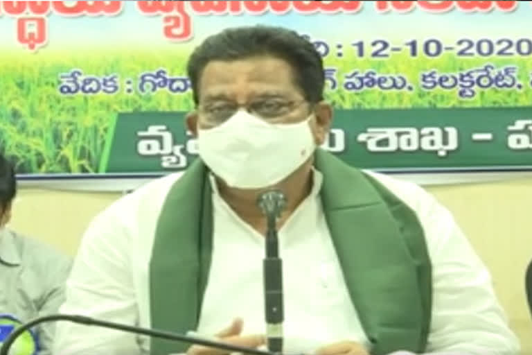 farmers association fire on minister ranganatharaju